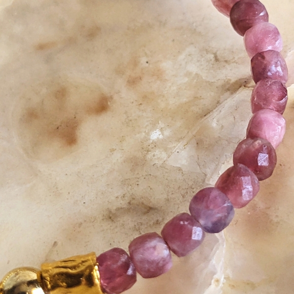 Natural Pink Thulite And Gold Beads In Half And Half Design Bracelet - Picture 4 of 6